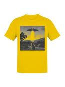 Alien Cat in Desert Encounter Men's T-shirt