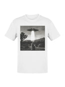 Alien Cat in Desert Encounter Men's T-shirt
